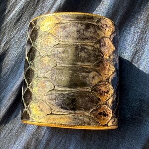 LEMA J Textured Metallic Snake-Scale Leather Cuff Bracelet Black & Gold 2.5”